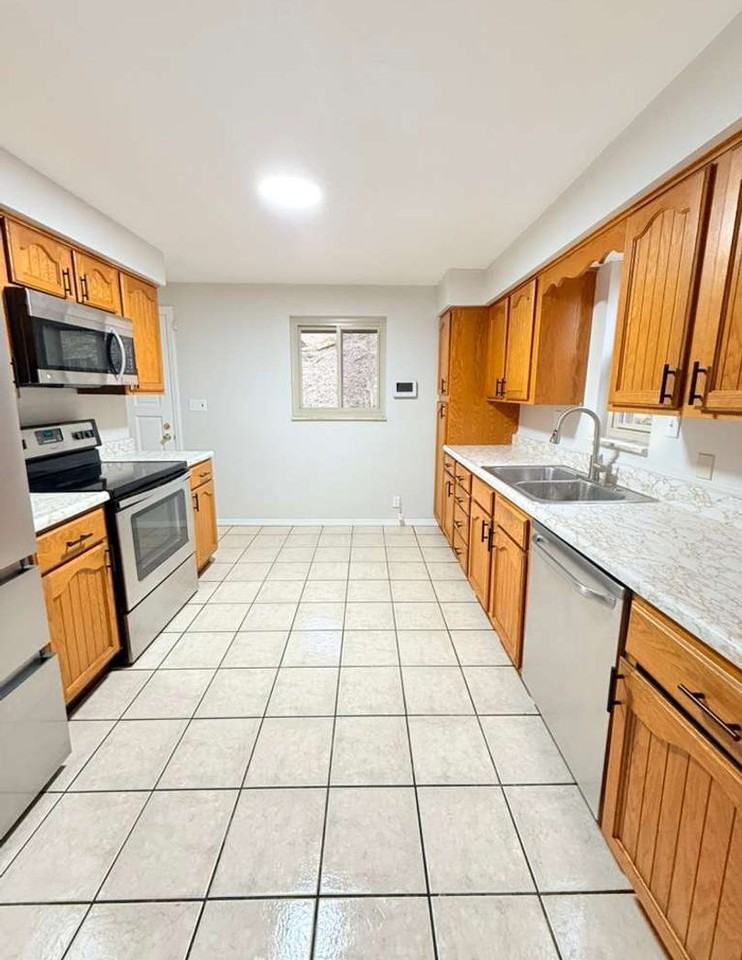 227 Anthon Dr - Photo 5 of 14