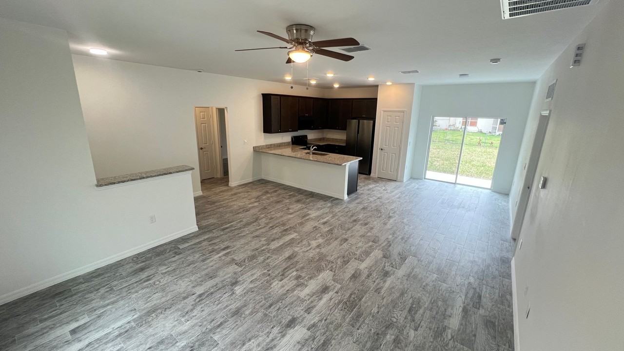 1253 Gerrity St Sw - Photo 4 of 33