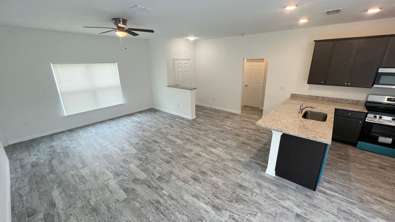 1253 Gerrity St Sw - Photo 5 of 33