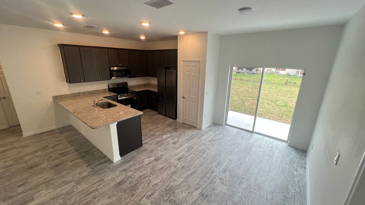 1253 Gerrity St Sw - Photo 6 of 33