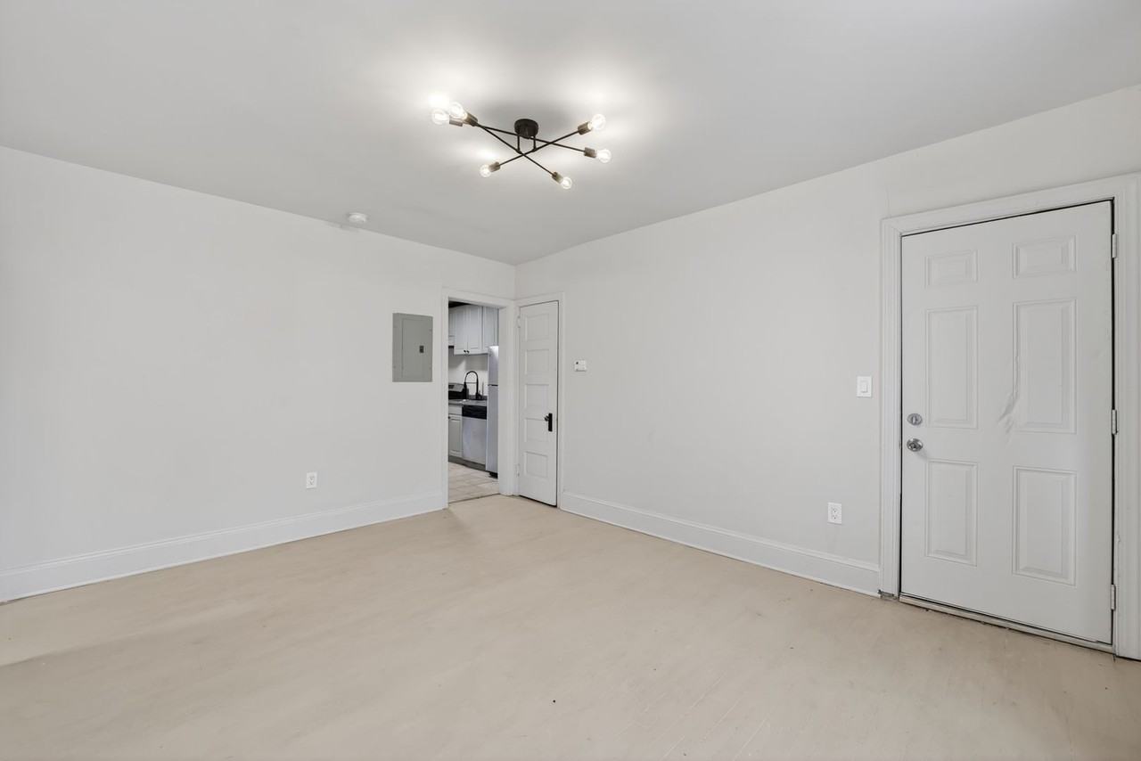 1239 Penn St Ne - Photo 5 of 16