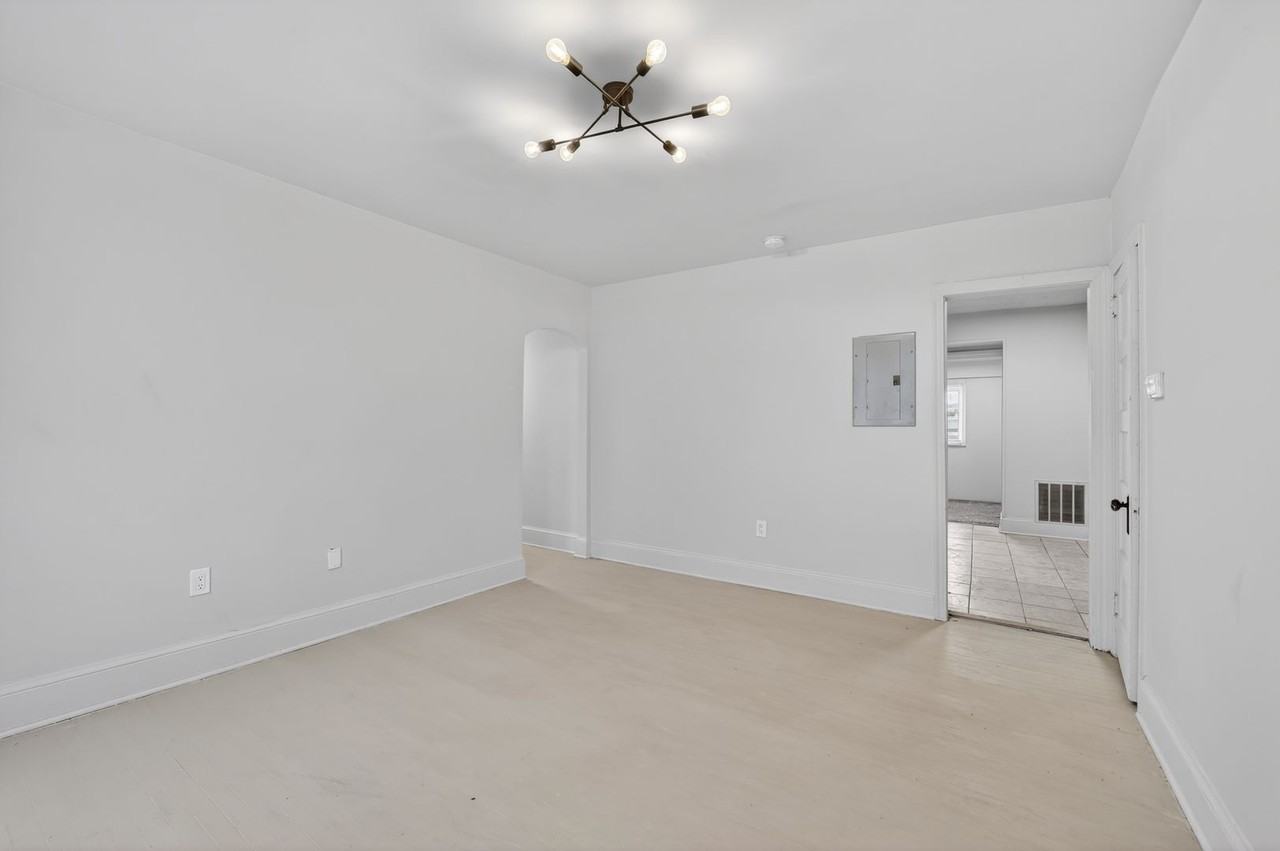 1239 Penn St Ne - Photo 6 of 16