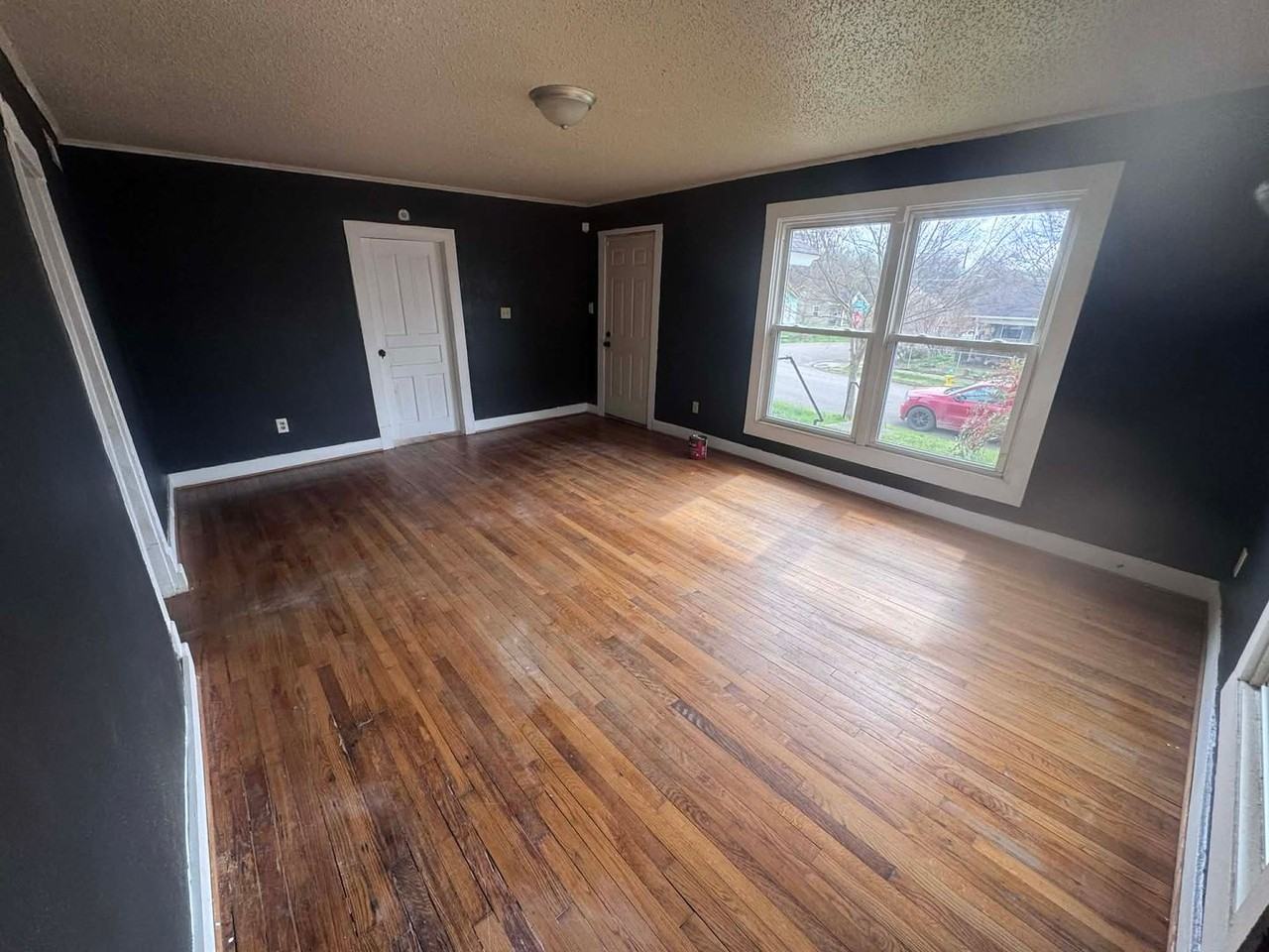 1823 E Glenwood Ave - Photo 2 of 8