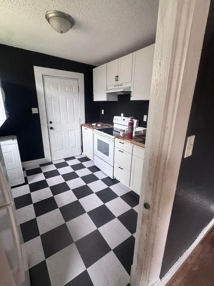 1823 E Glenwood Ave - Photo 3 of 8