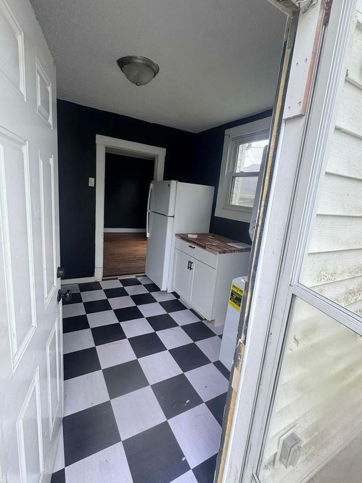 1823 E Glenwood Ave - Photo 4 of 8