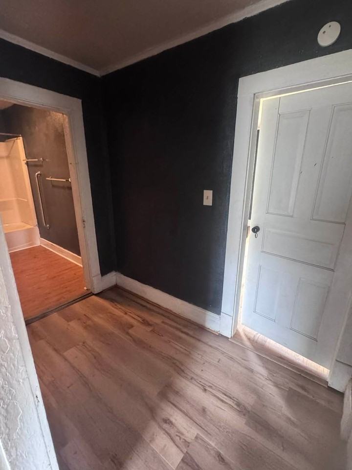 1823 E Glenwood Ave - Photo 6 of 8