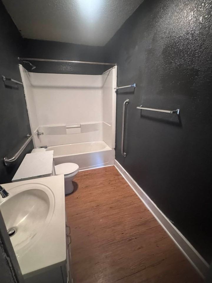 1823 E Glenwood Ave - Photo 7 of 8