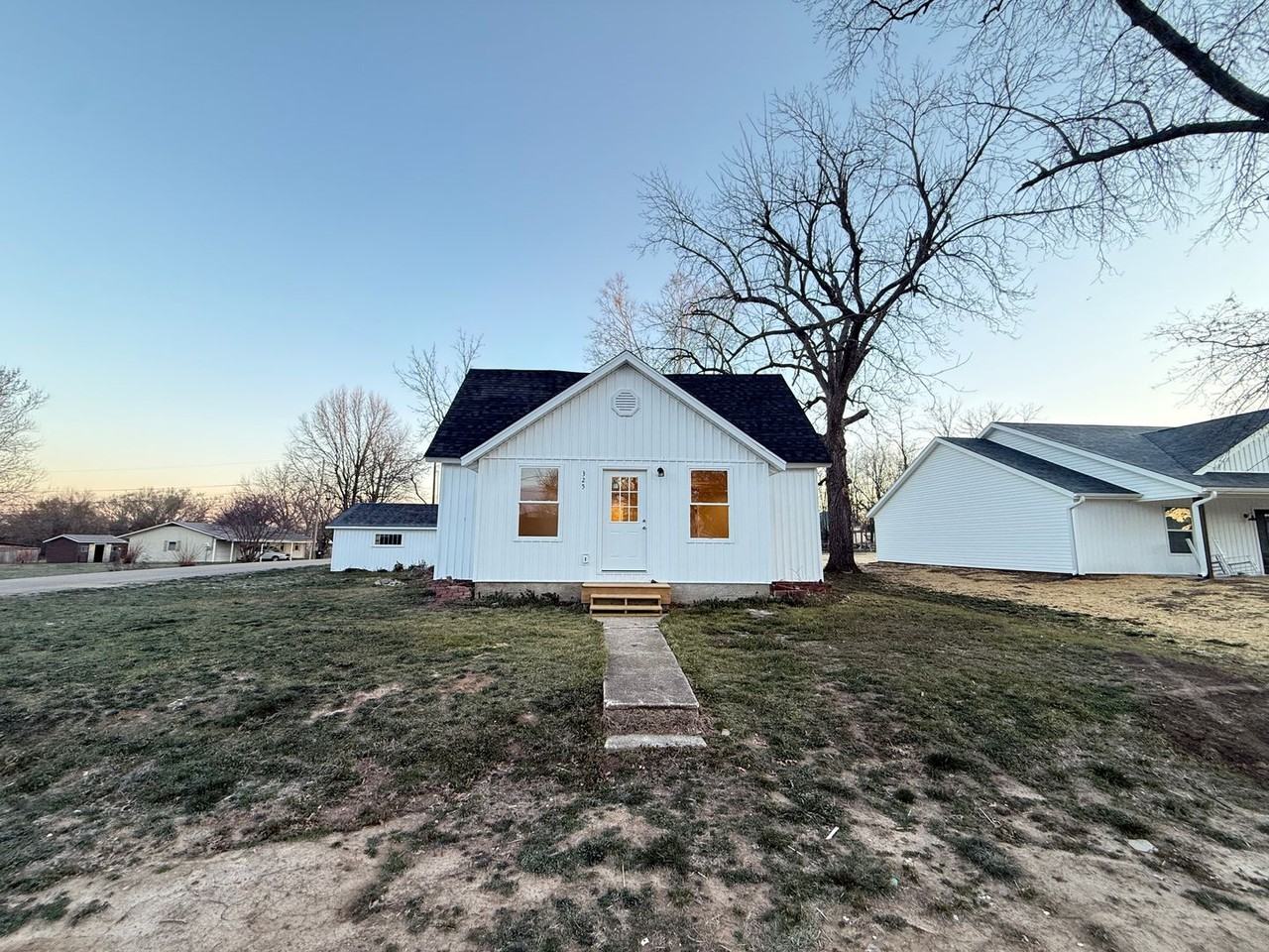 325 W Tyndal St - Photo 3 of 30