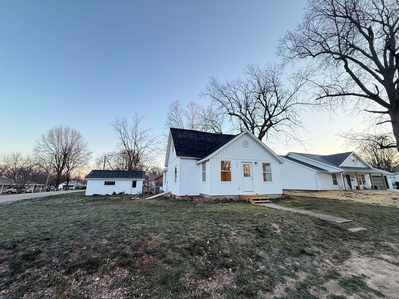 325 W Tyndal St - Photo 4 of 30