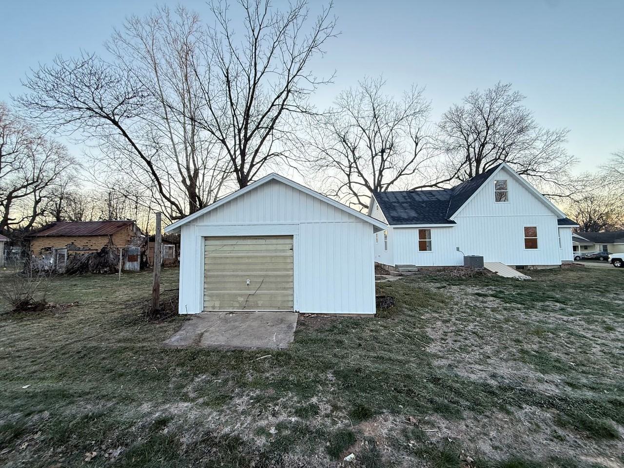 325 W Tyndal St - Photo 5 of 30