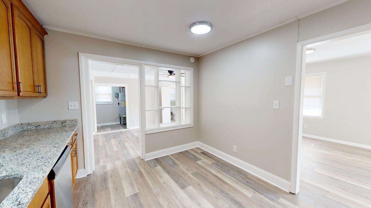 1003 Geneva St - Photo 4 of 21