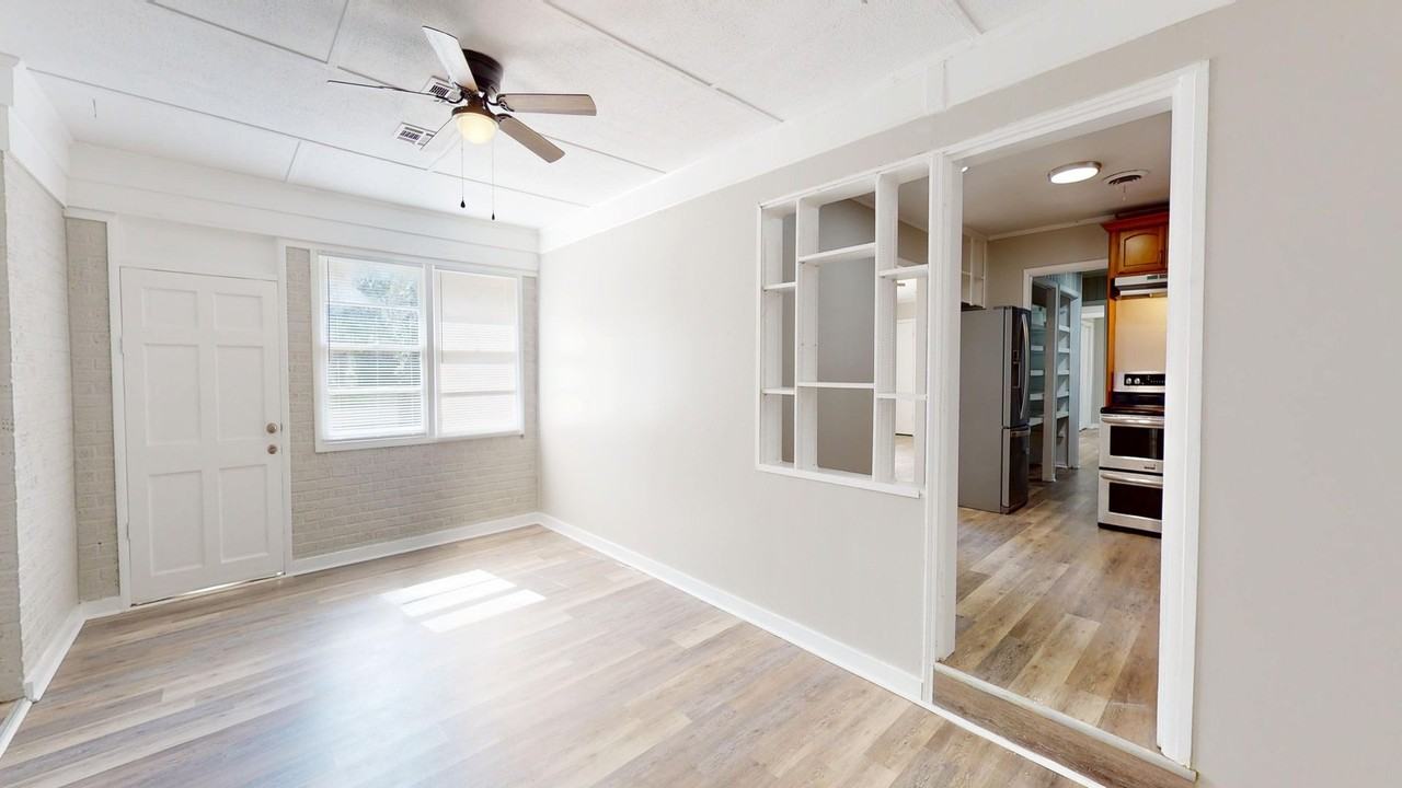 1003 Geneva St - Photo 6 of 21