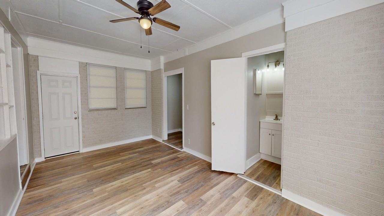 1003 Geneva St - Photo 7 of 21