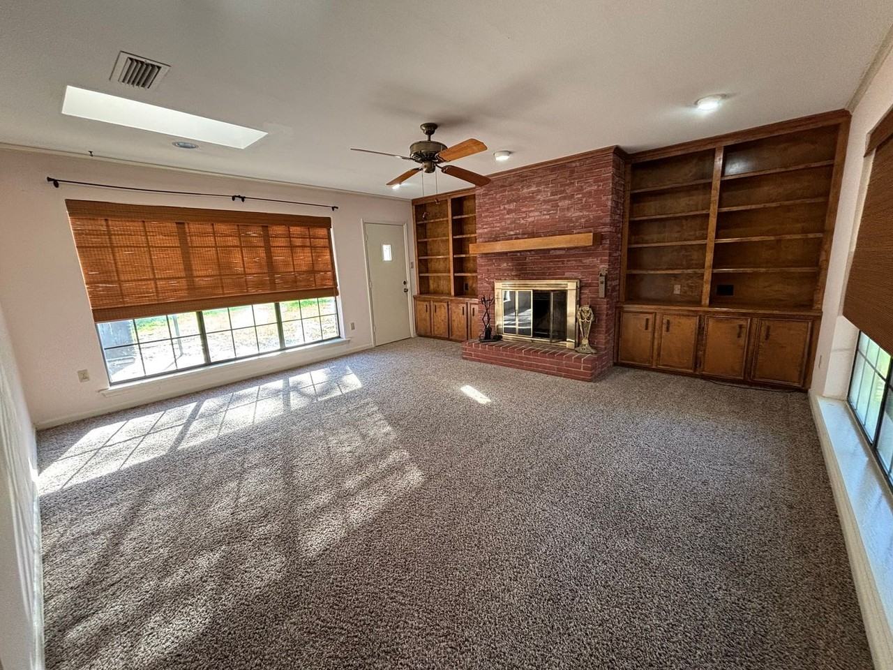 467 Pennsylvania Ave - Photo 7 of 22