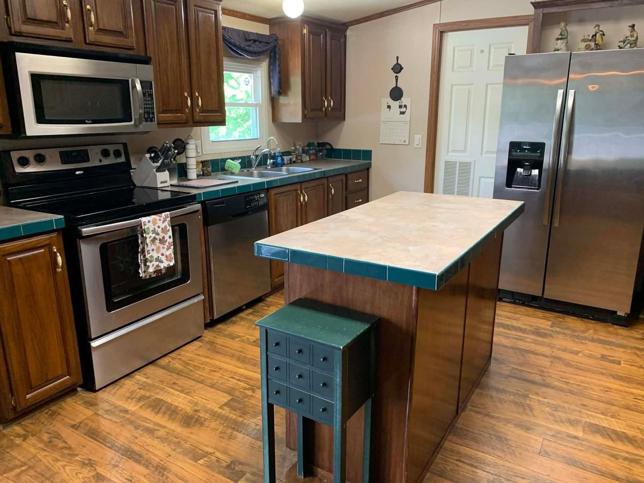 1006 Pleasure Rd - Photo 4 of 18