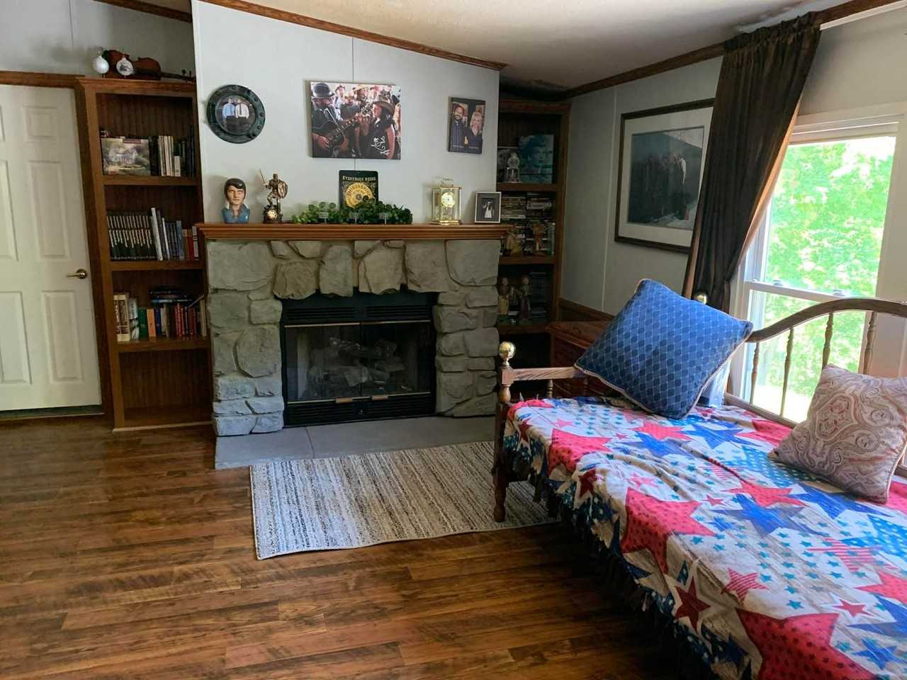 1006 Pleasure Rd - Photo 6 of 18