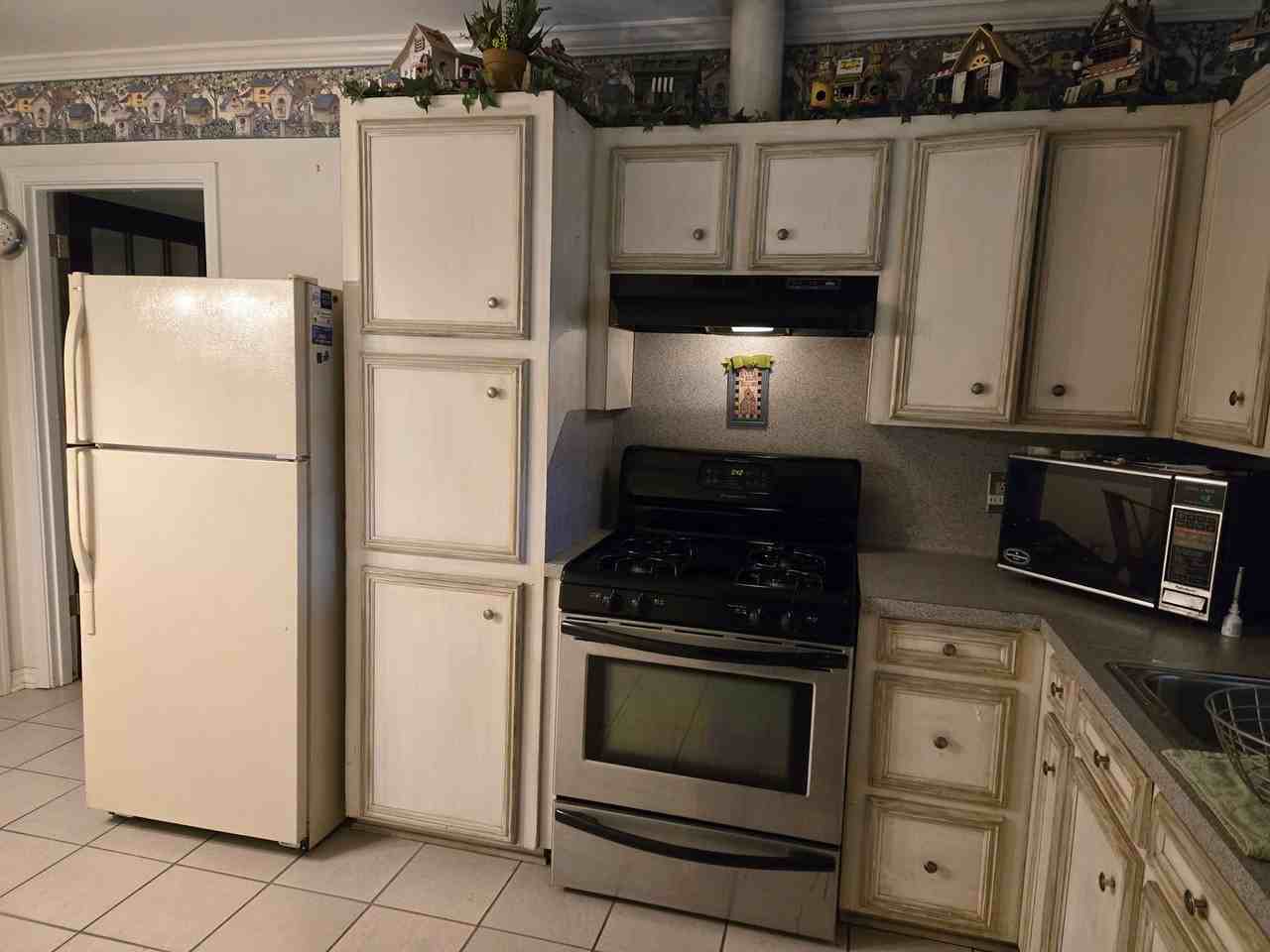 243 Justin Ave - Photo 3 of 5