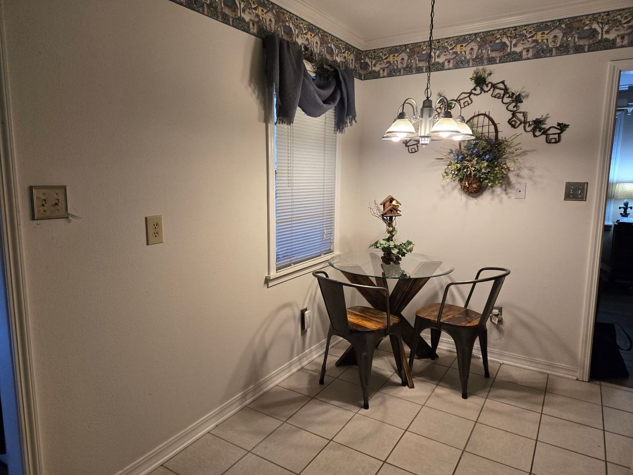 243 Justin Ave - Photo 4 of 5