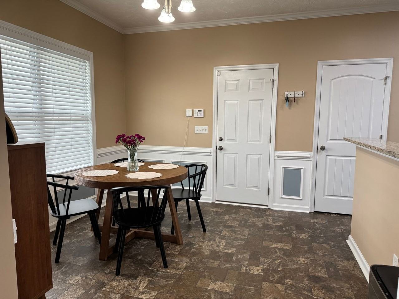 208 Trophy Ridge Dr - Photo 5 of 20