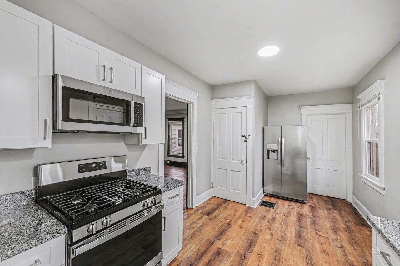 2009 Linden Ave - Photo 2 of 18