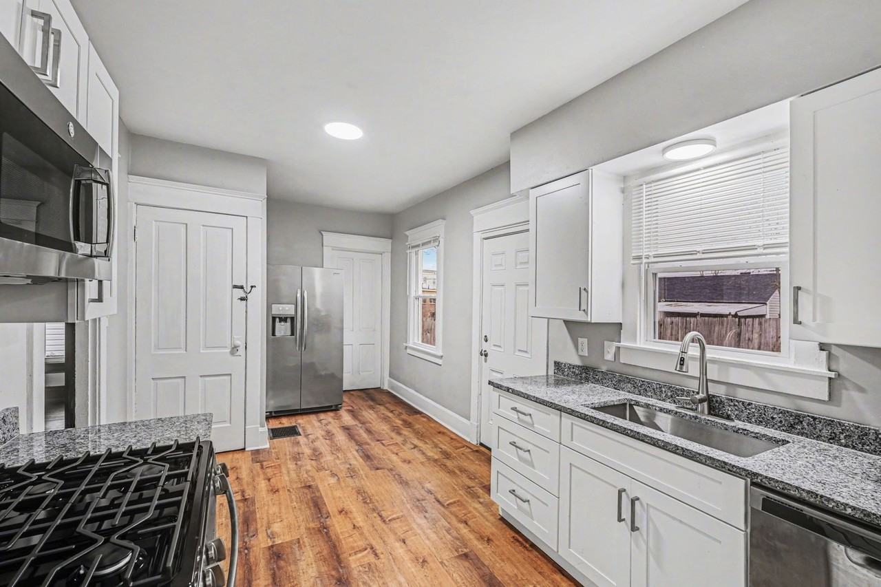 2009 Linden Ave - Photo 3 of 18