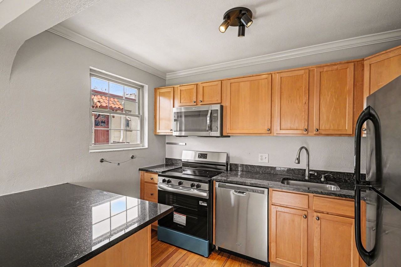 1416 Ivy St - Photo 5 of 10