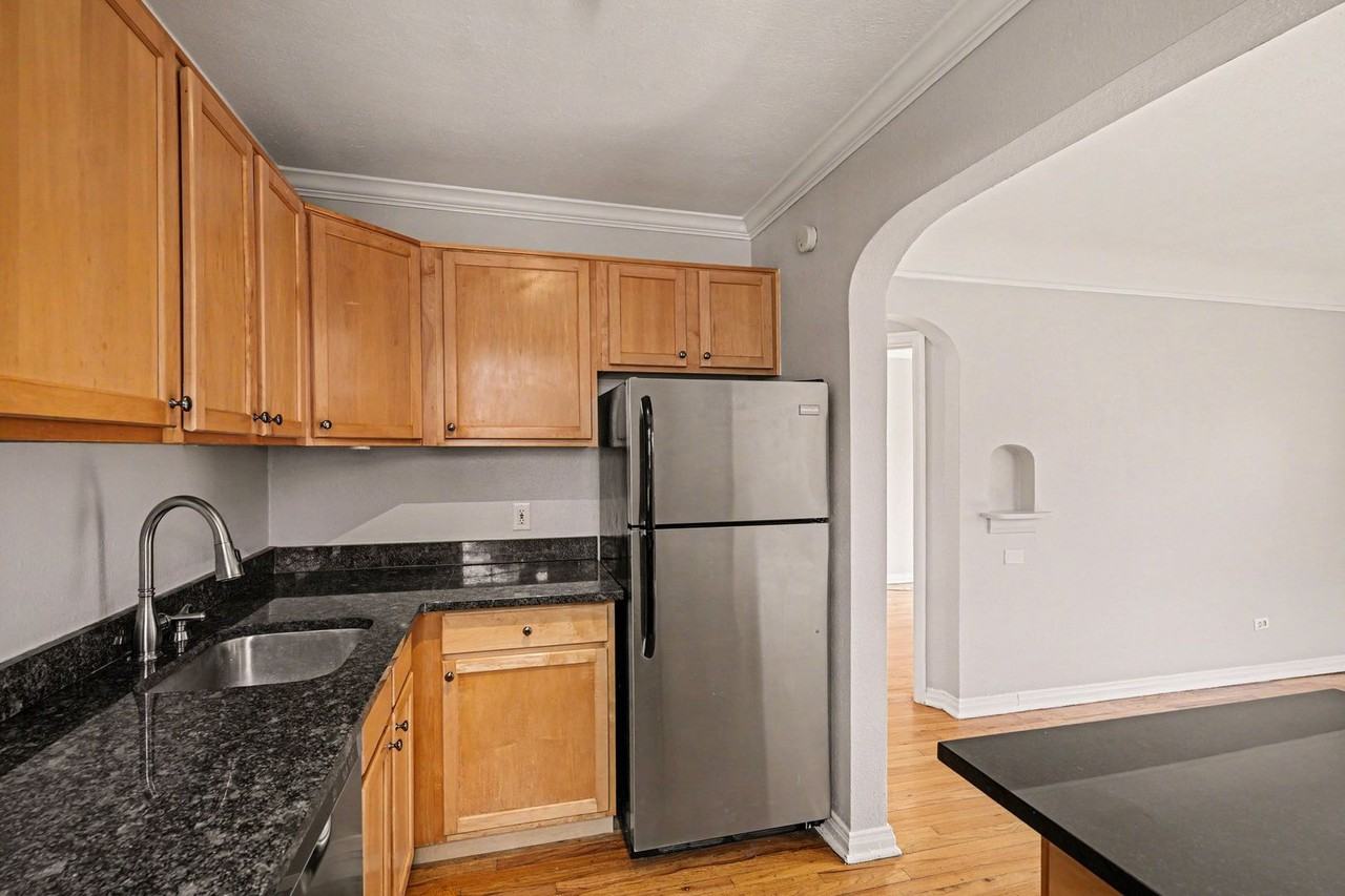 1416 Ivy St - Photo 6 of 10