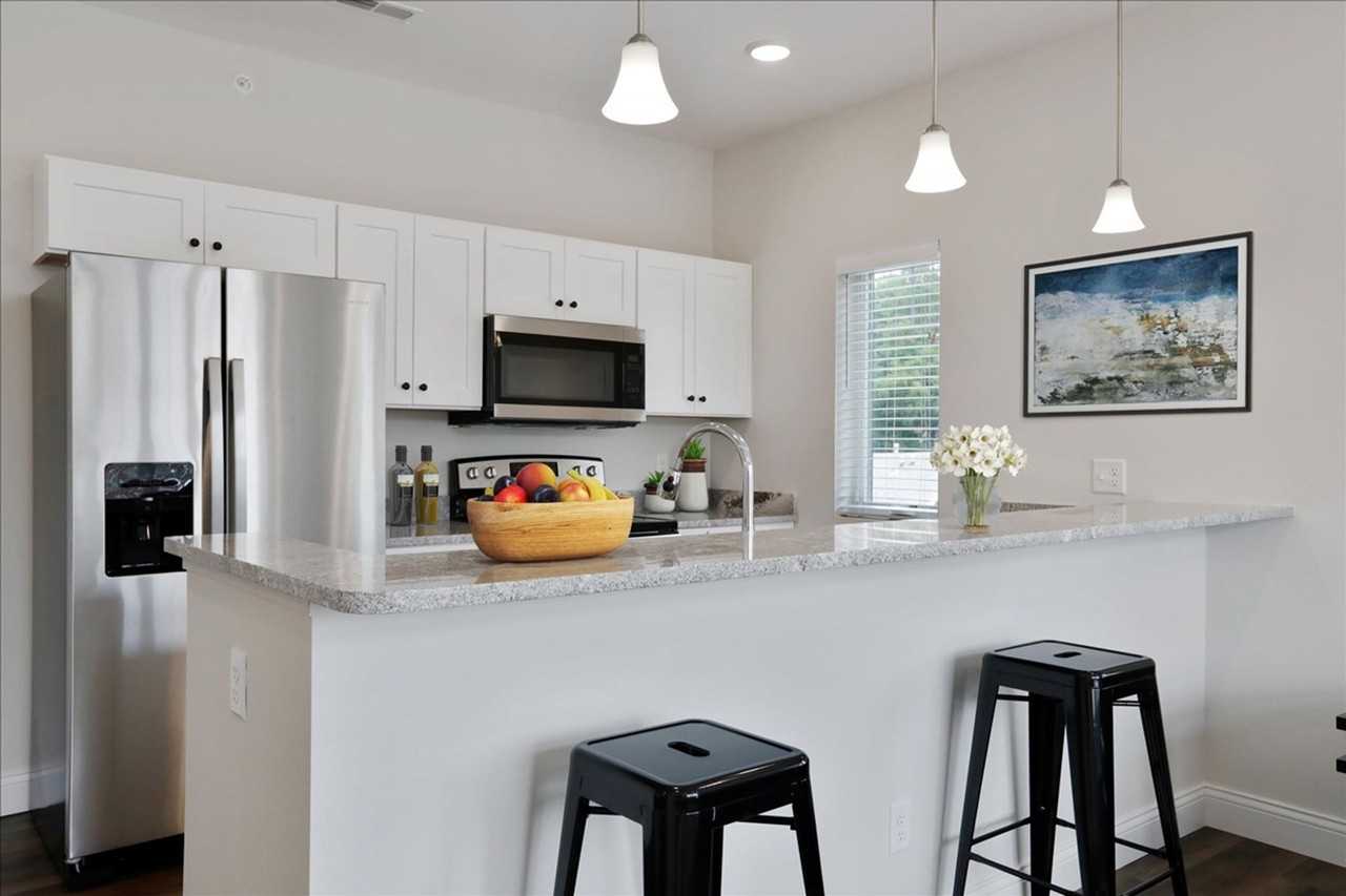 302 W Clark St - Photo 7 of 19