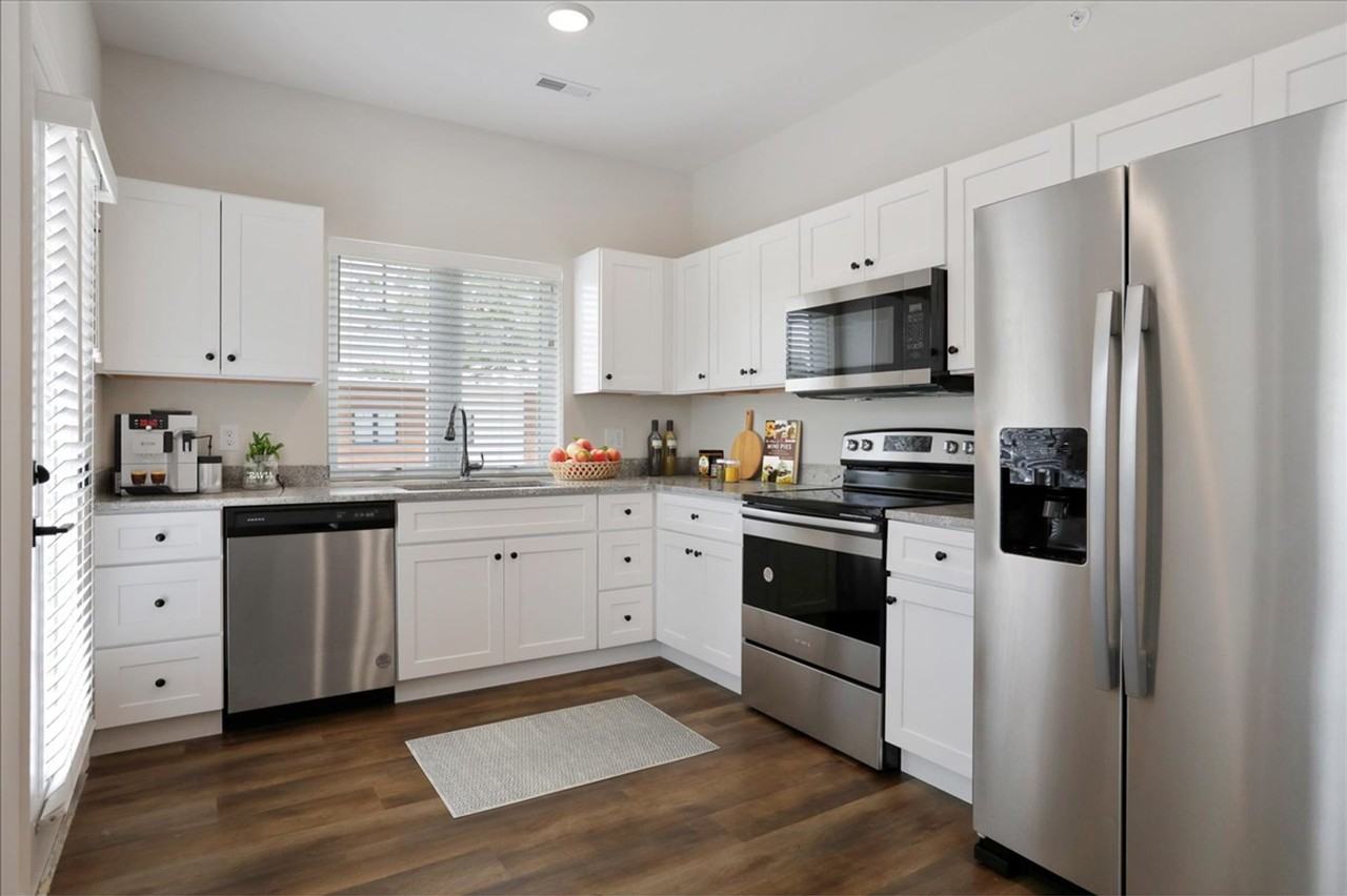 302 W. Clark St - Photo 7 of 10