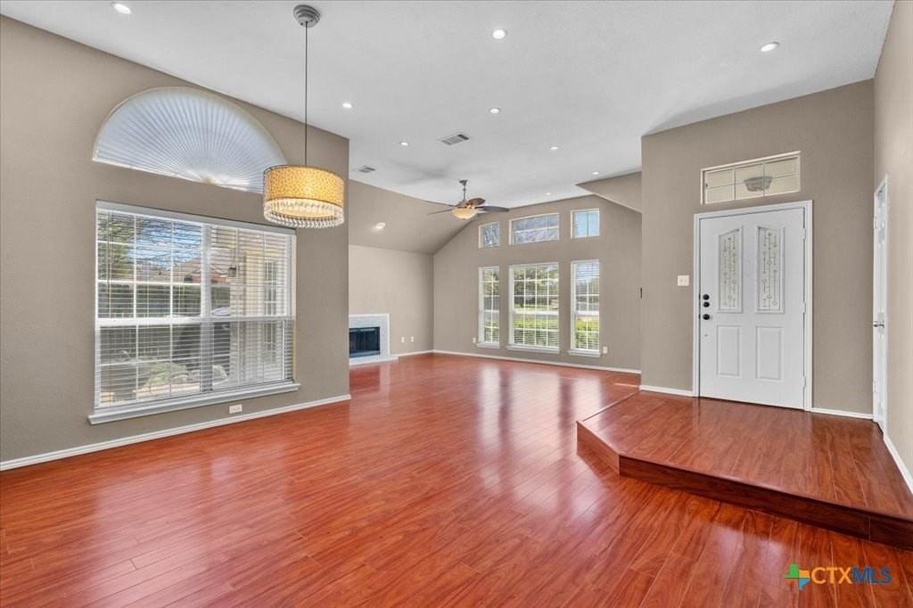 8900 Marthas Dr - Photo 5 of 27