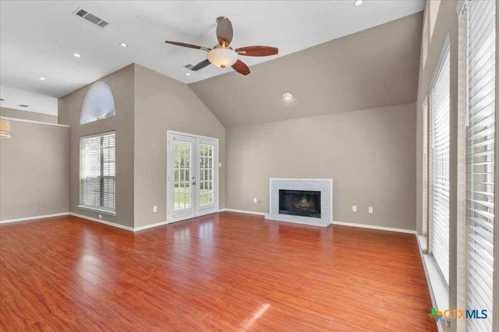 8900 Marthas Dr - Photo 6 of 27