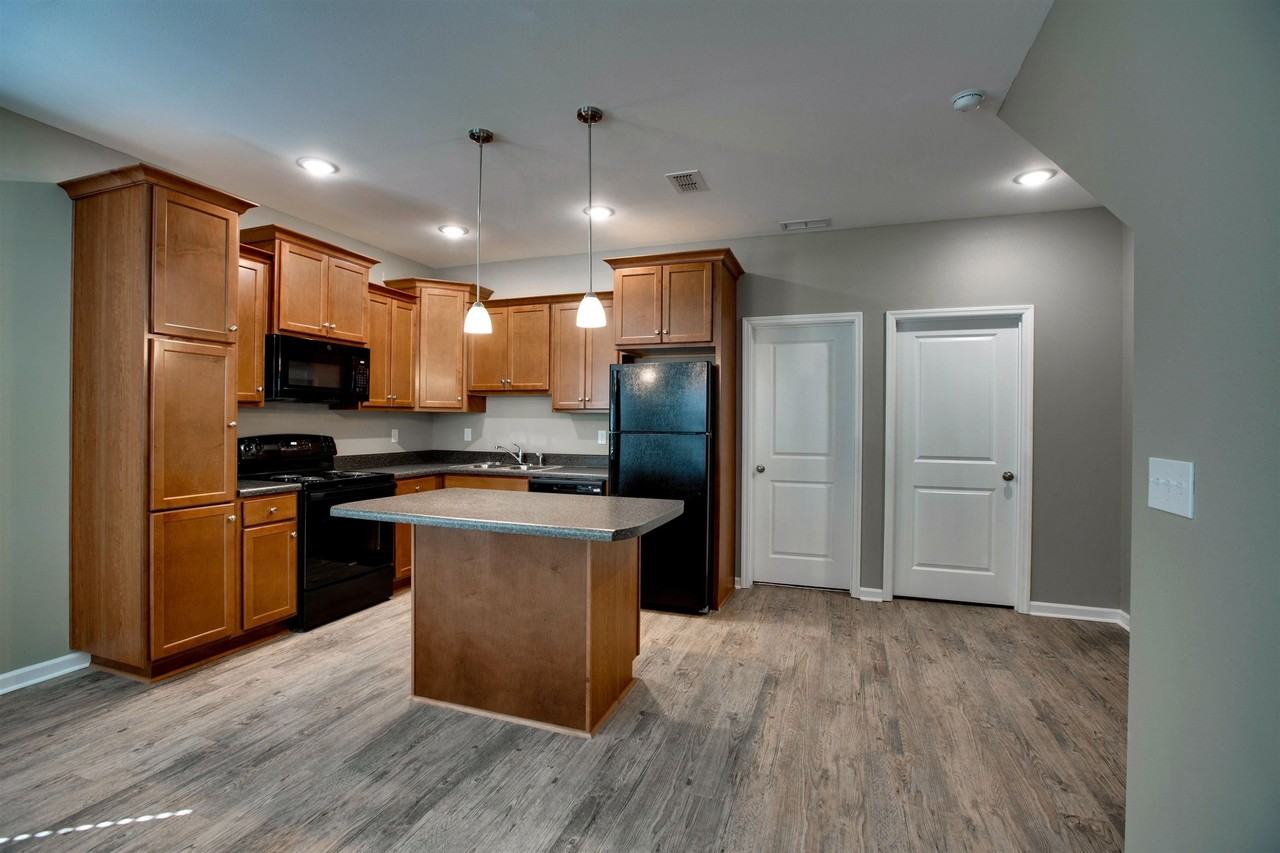 2202 Cedarbrook Ct - Photo 4 of 31