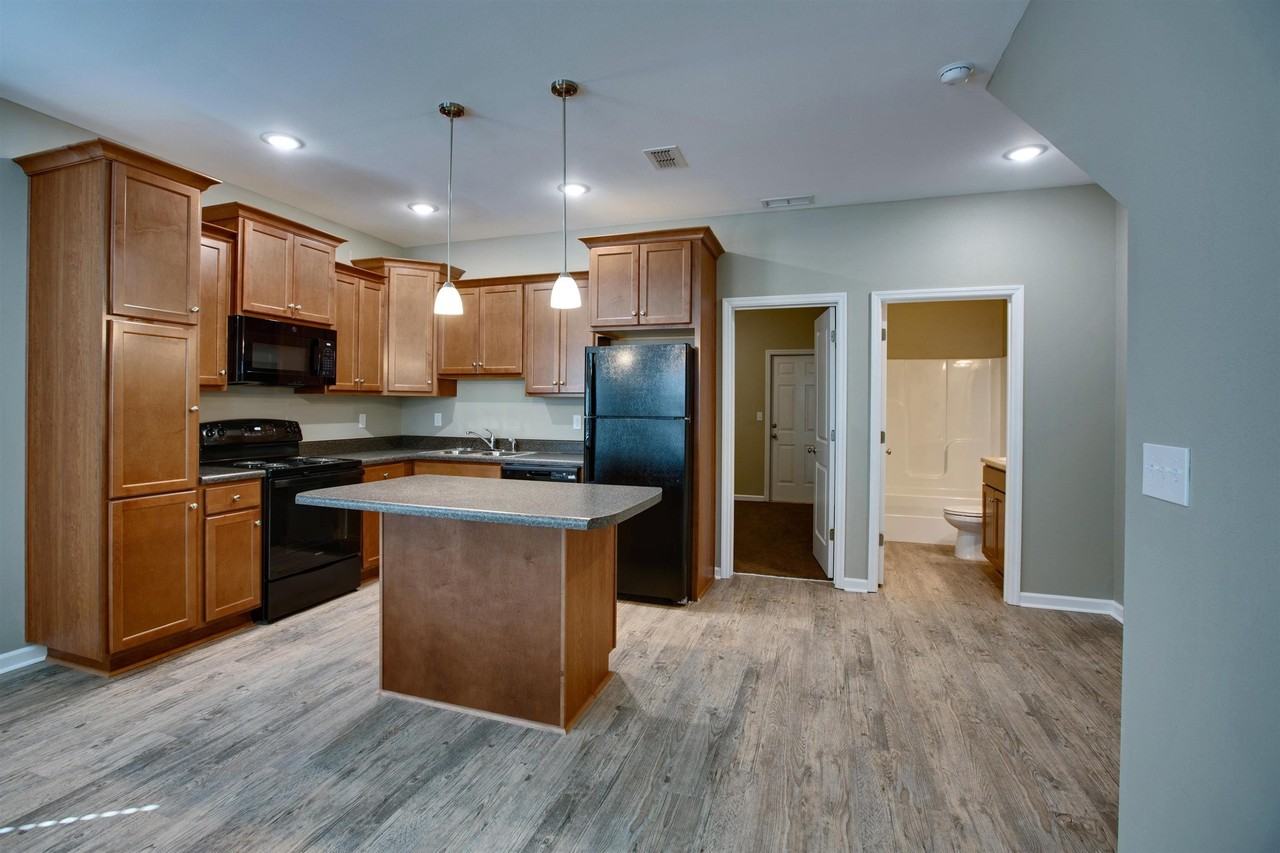 2202 Cedarbrook Ct - Photo 5 of 31