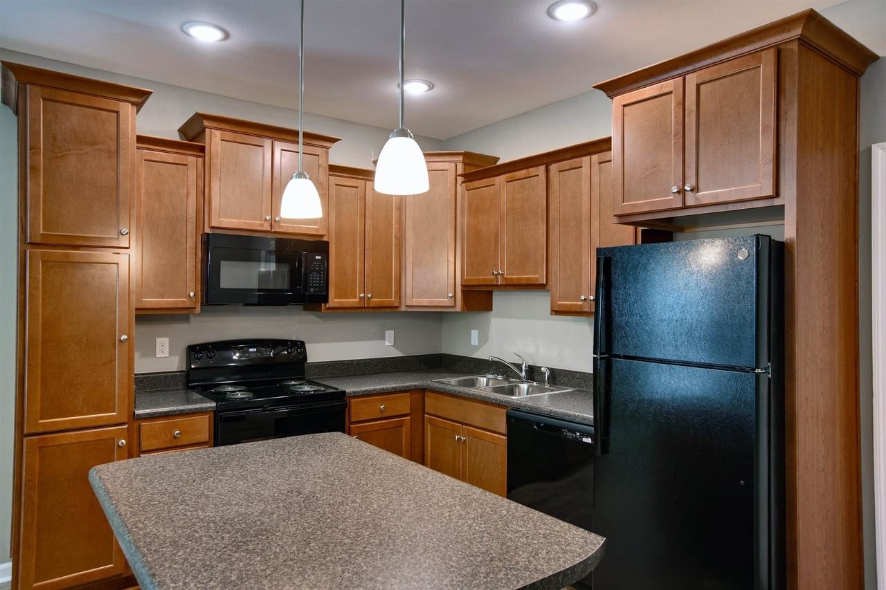 2202 Cedarbrook Ct - Photo 7 of 31