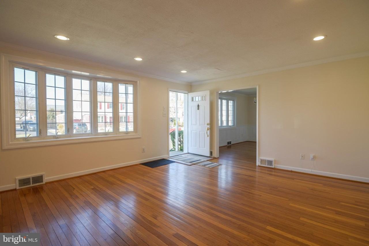 224 Waverly Rd - Photo 2 of 17