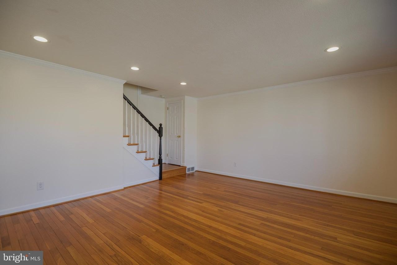 224 Waverly Rd - Photo 3 of 17