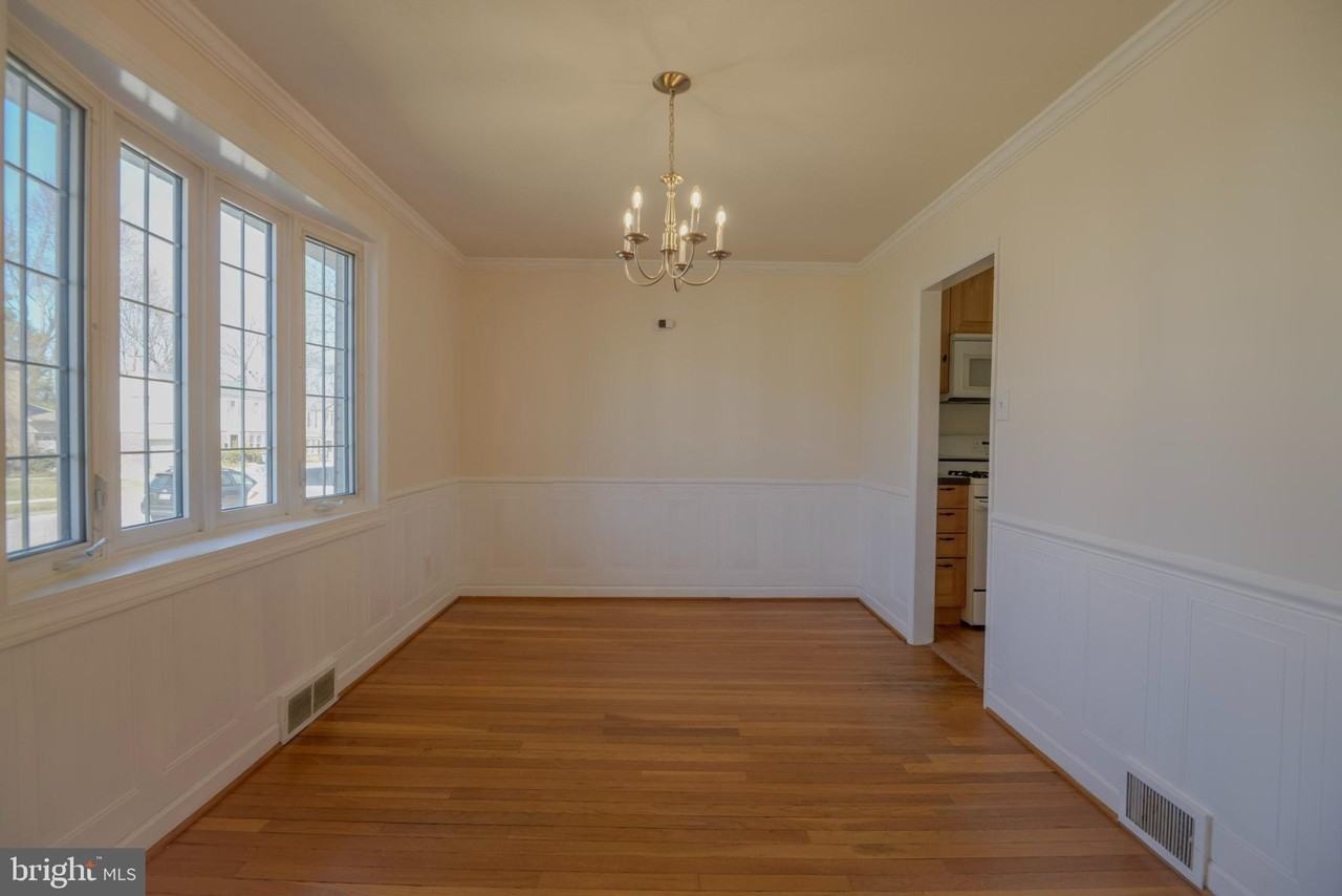 224 Waverly Rd - Photo 4 of 17