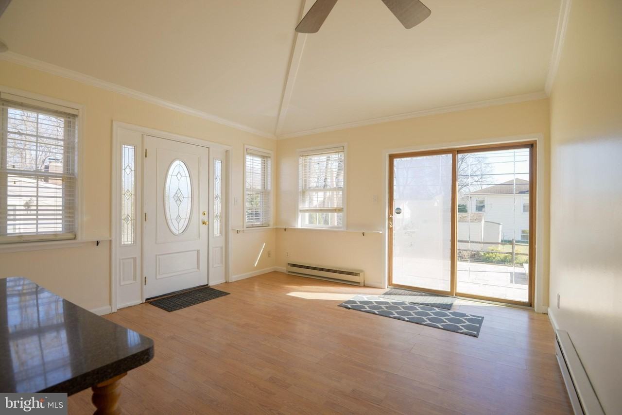 224 Waverly Rd - Photo 7 of 17