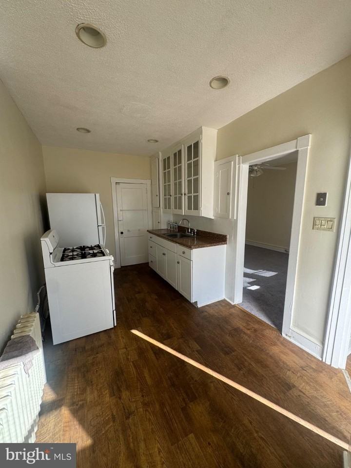 2410 N Monroe St - Photo 4 of 19