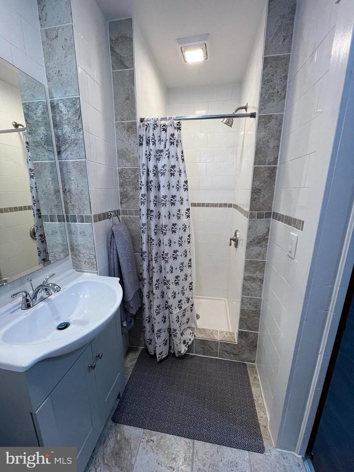 133 Virginia Ave #1 - Photo 3 of 11