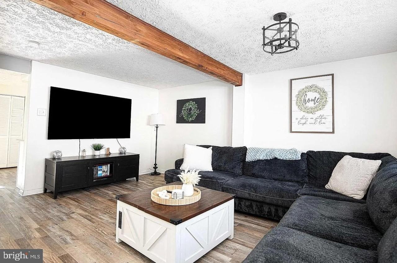 133 Spruce Woods Ct - Photo 3 of 15