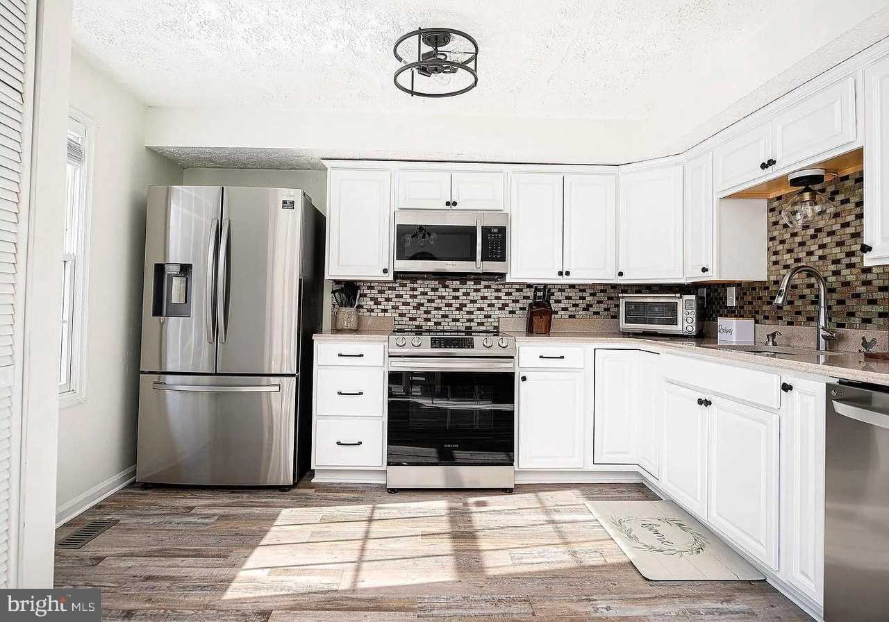 133 Spruce Woods Ct - Photo 4 of 15