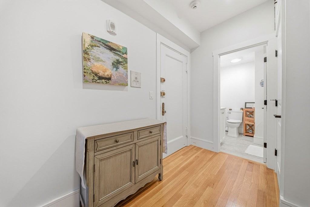 286 Beacon St - Photo 3 of 40