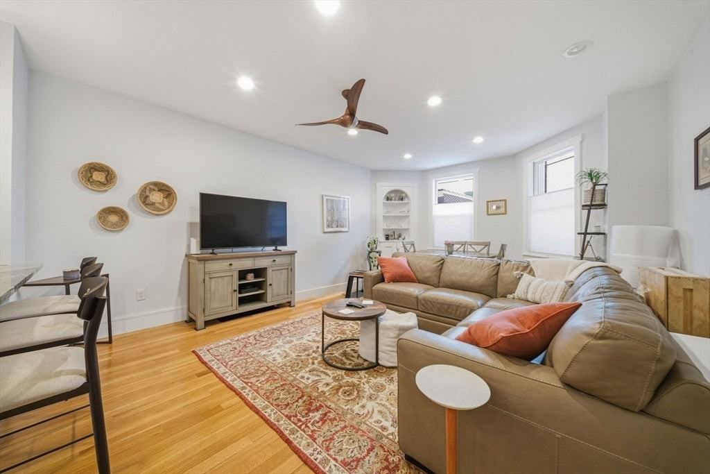 286 Beacon St - Photo 6 of 40