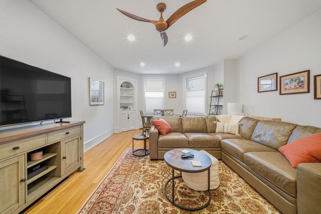 286 Beacon St - Photo 7 of 40