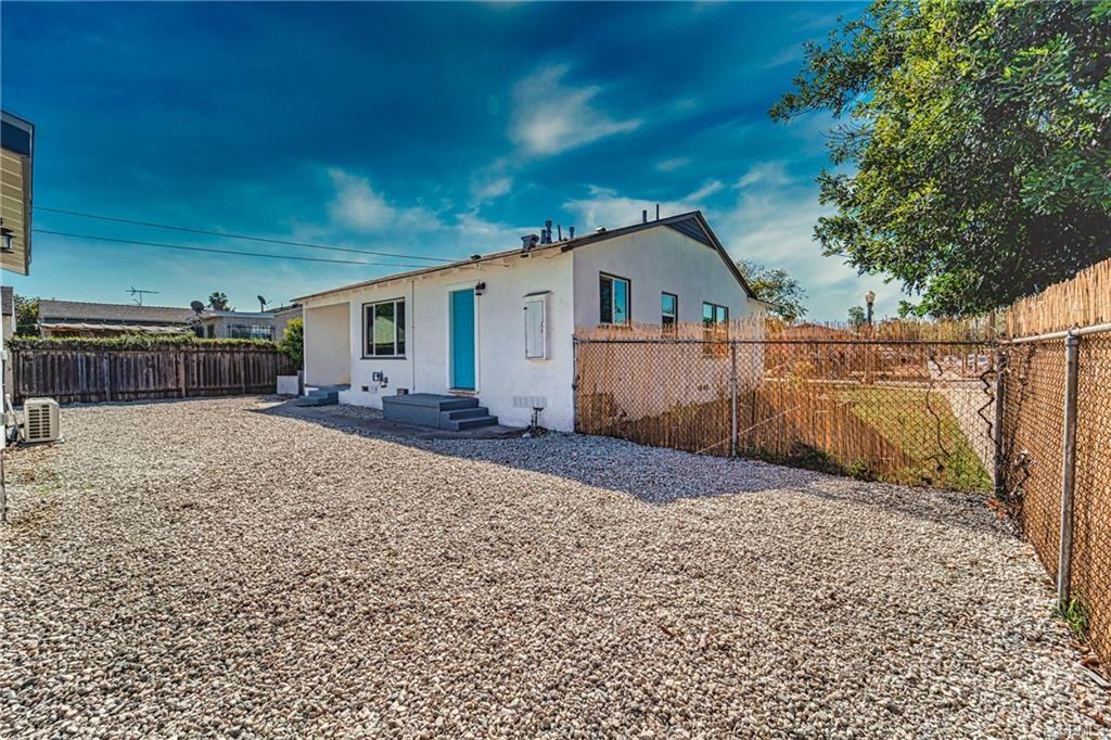 1101 E 115th St - Photo 4 of 22