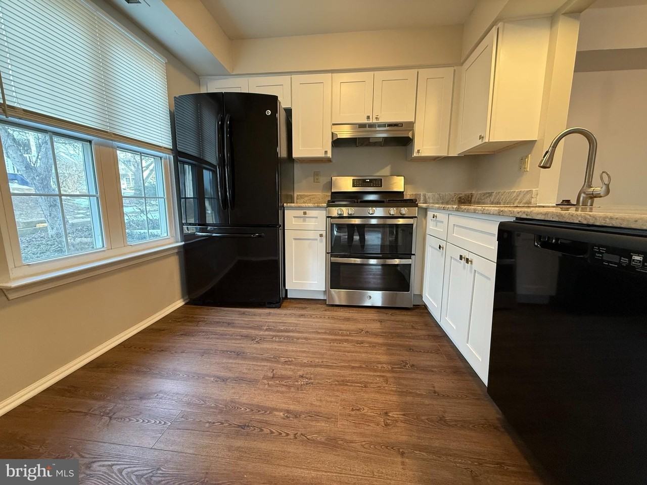 1707 Society Pl - Photo 2 of 14