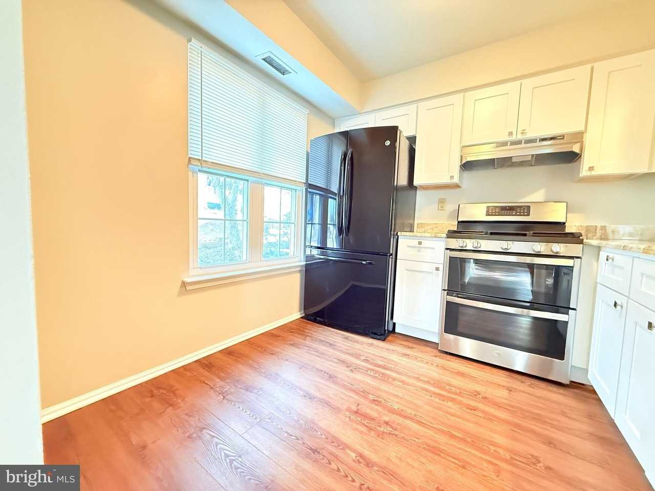 1707 Society Pl - Photo 3 of 14