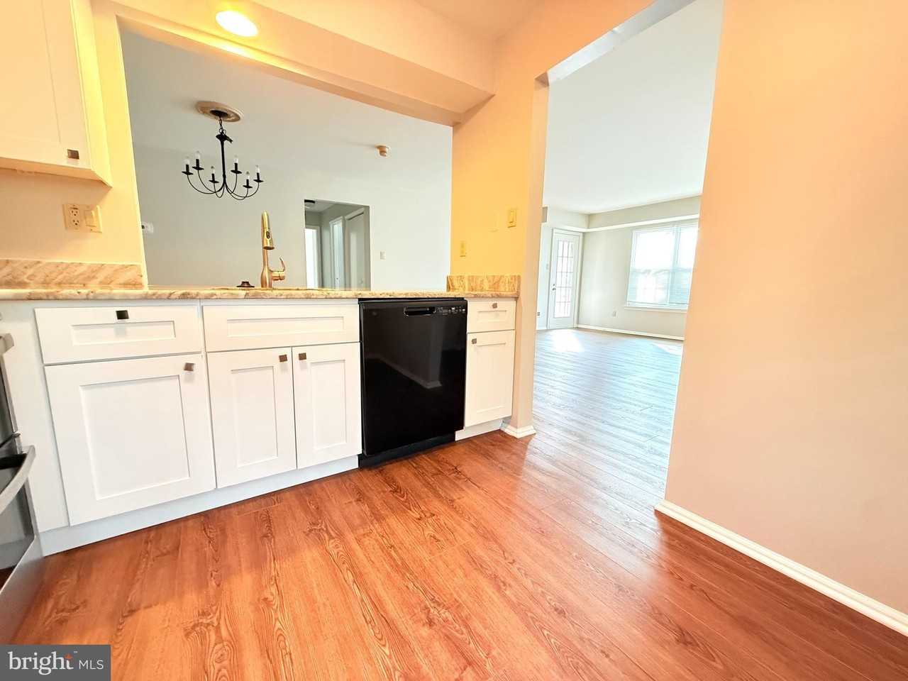 1707 Society Pl - Photo 4 of 14