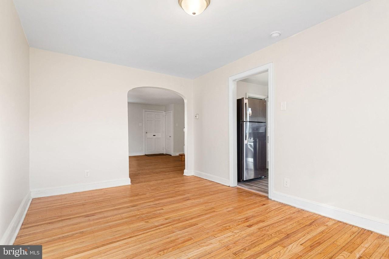 226 Wynnewood Ave - Photo 4 of 15